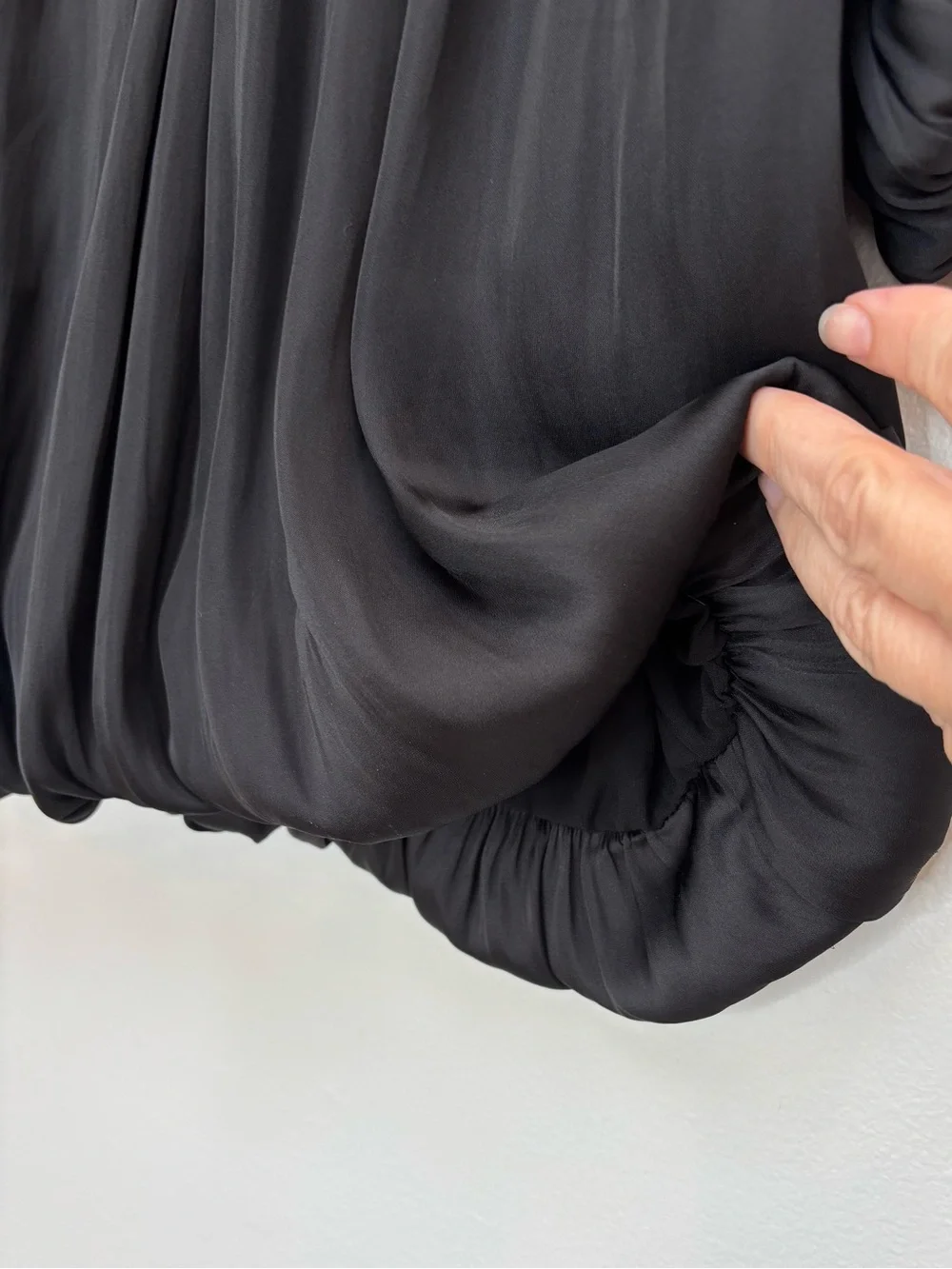 ASTR The Label Satin Bubble Hem Top Puff Sleeves Minimalist Office Black Medium